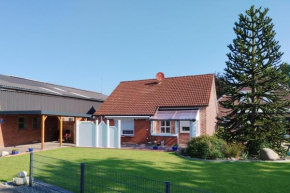 Gemütliches Ferienhaus Lütje Huske mit Garten, 25666
